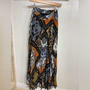 H&M elastic waste pleated skirt
